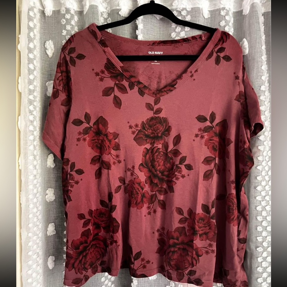 Red Old Navy Floral Tee xxl